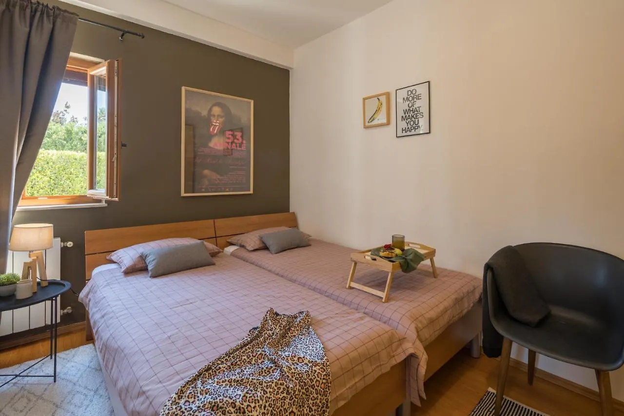 Ladonja Apartment Porec 0*,