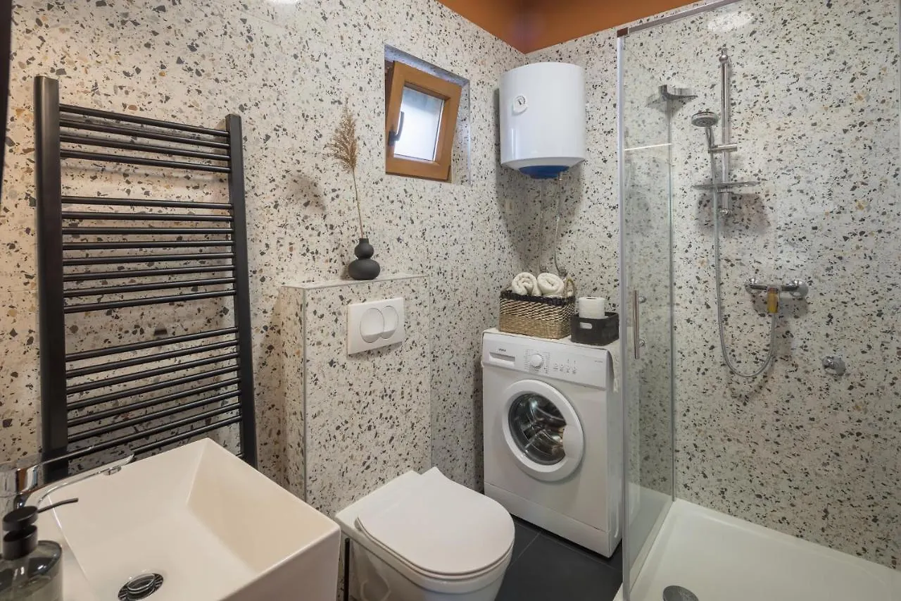 Ladonja Apartment Porec 0*,