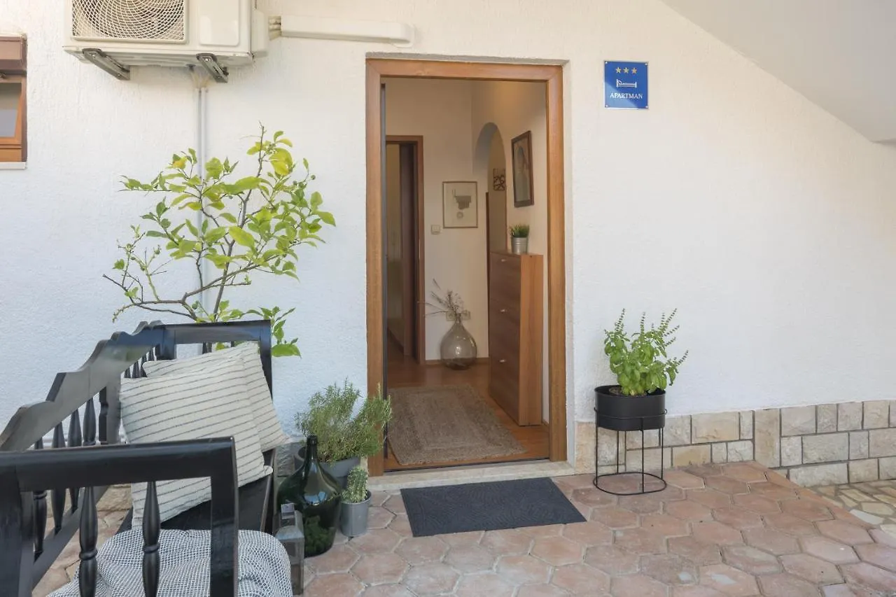 Ladonja Apartment Porec